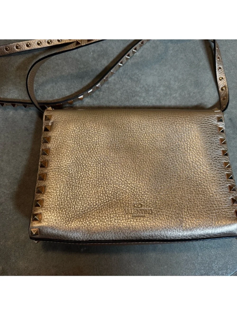 Valentino rose poshmark loving